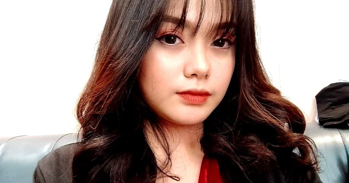 Cậu người mới vô làm và cô trưởng phòng thèm đụ